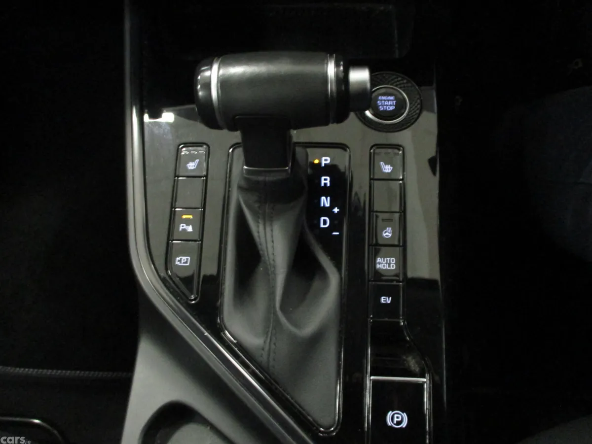 Kia Niro SUV, Petrol Plug-in Hybrid, 2023, Red