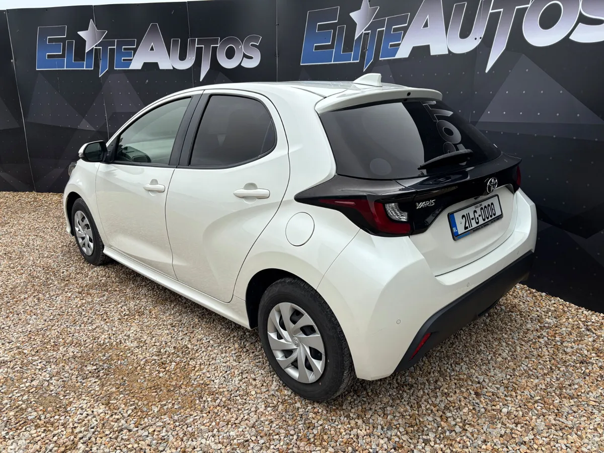 Toyota Yaris Hatchback, Petrol, 2021, White