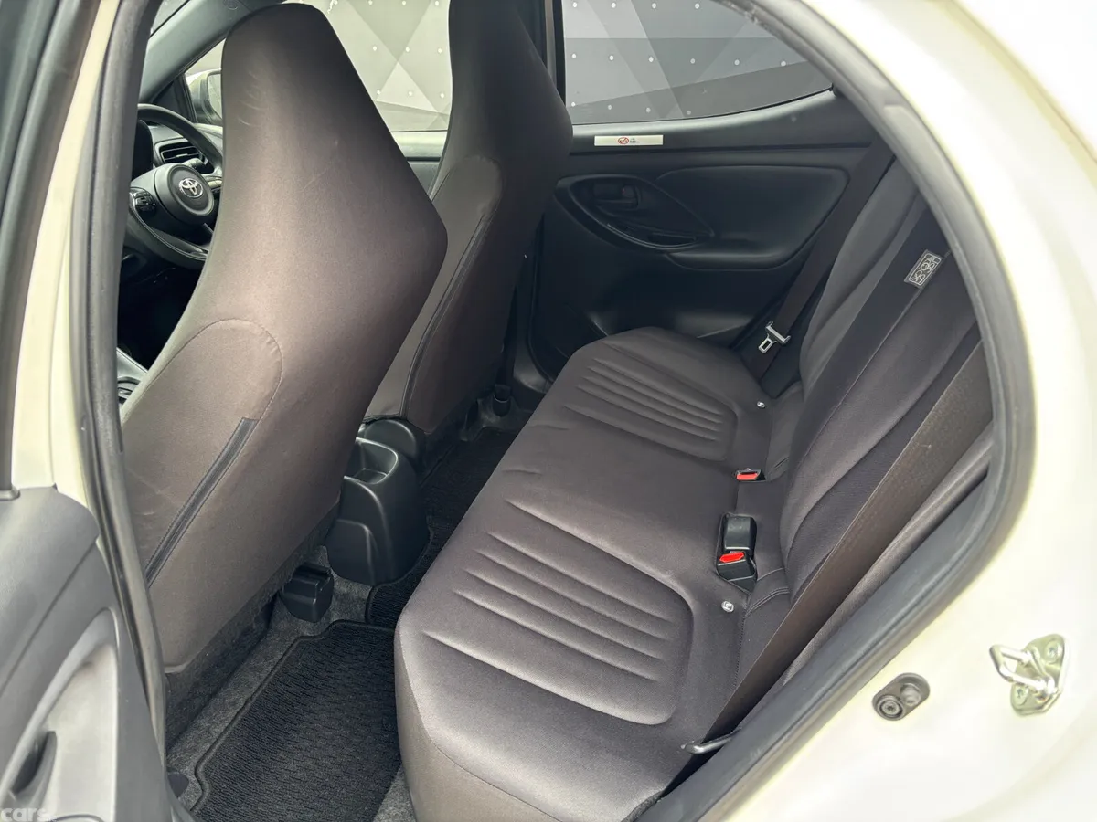 Toyota Yaris Hatchback, Petrol, 2021, White