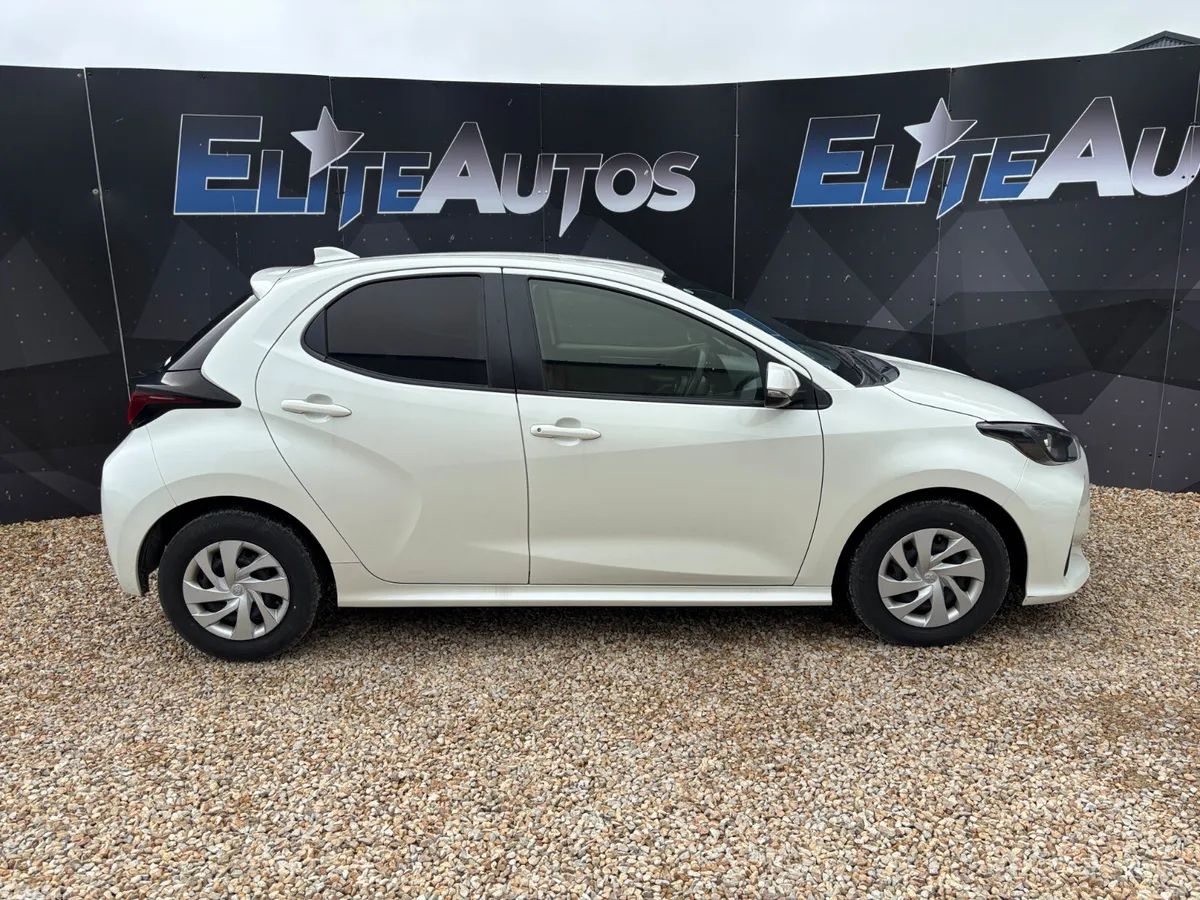 Toyota Yaris Hatchback, Petrol, 2021, White