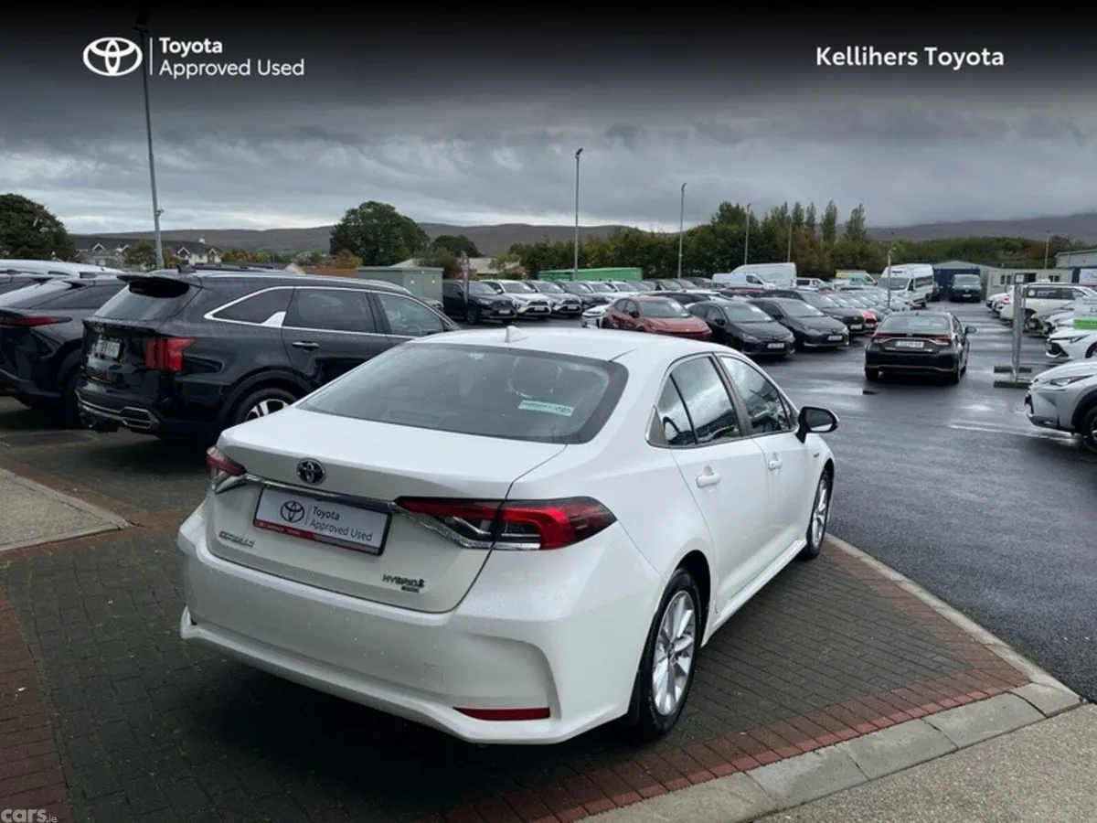 Toyota Corolla Saloon, Petrol Hybrid, 2019, White