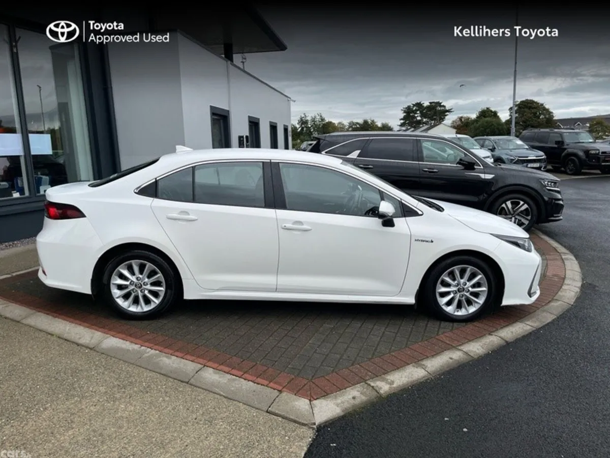 Toyota Corolla Saloon, Petrol Hybrid, 2019, White