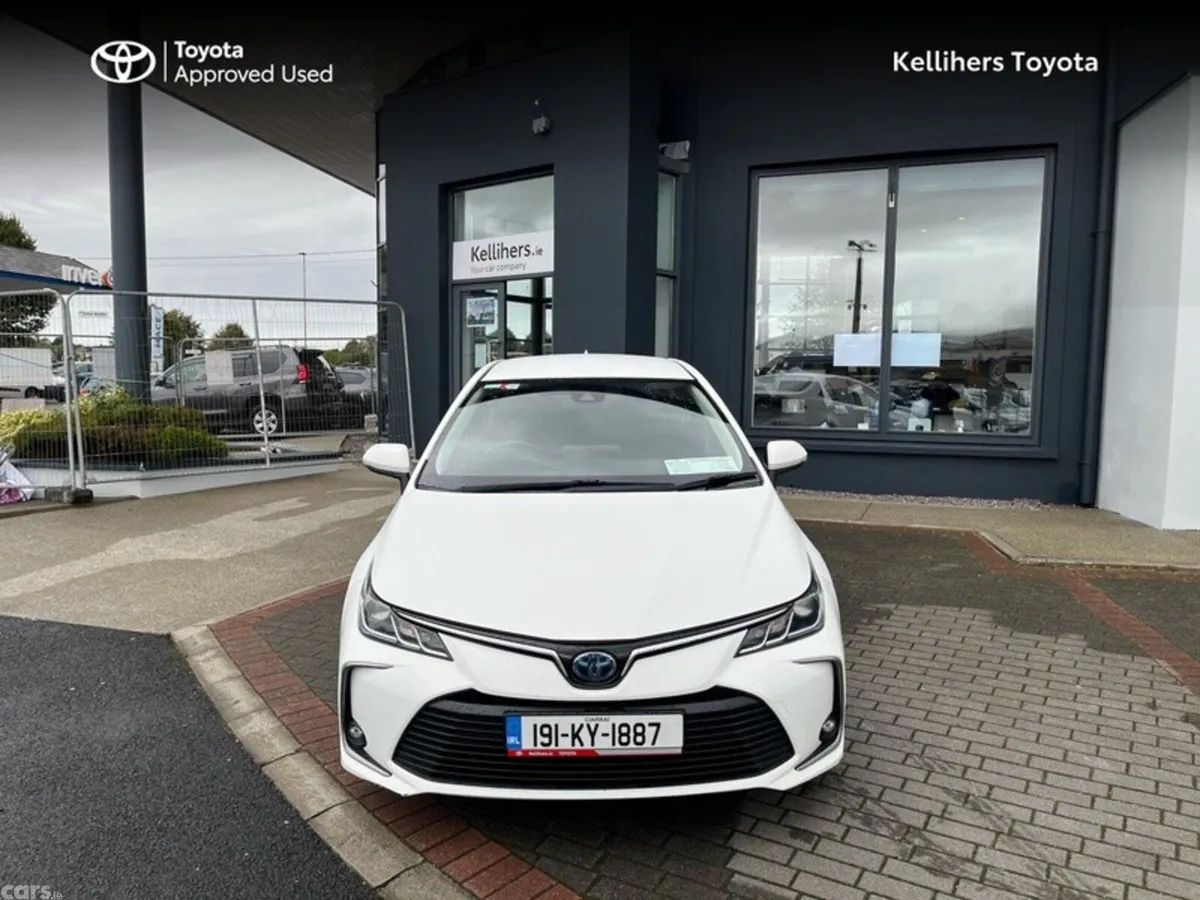 Toyota Corolla Saloon, Petrol Hybrid, 2019, White