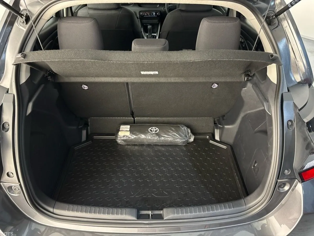 Toyota Yaris Hatchback, Petrol Hybrid, 2025, Grey