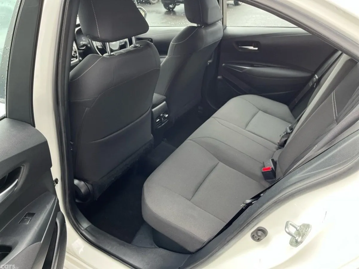 Toyota Corolla Saloon, Petrol Hybrid, 2019, White