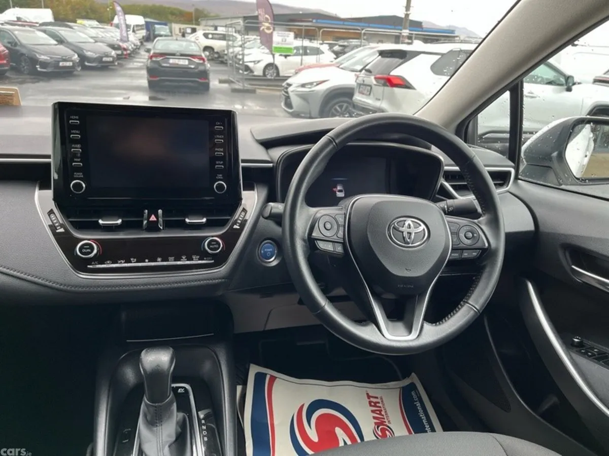 Toyota Corolla Saloon, Petrol Hybrid, 2019, White