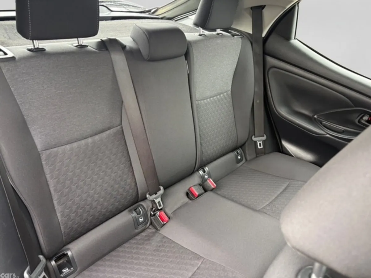 Toyota Yaris Hatchback, Petrol Hybrid, 2023, Green