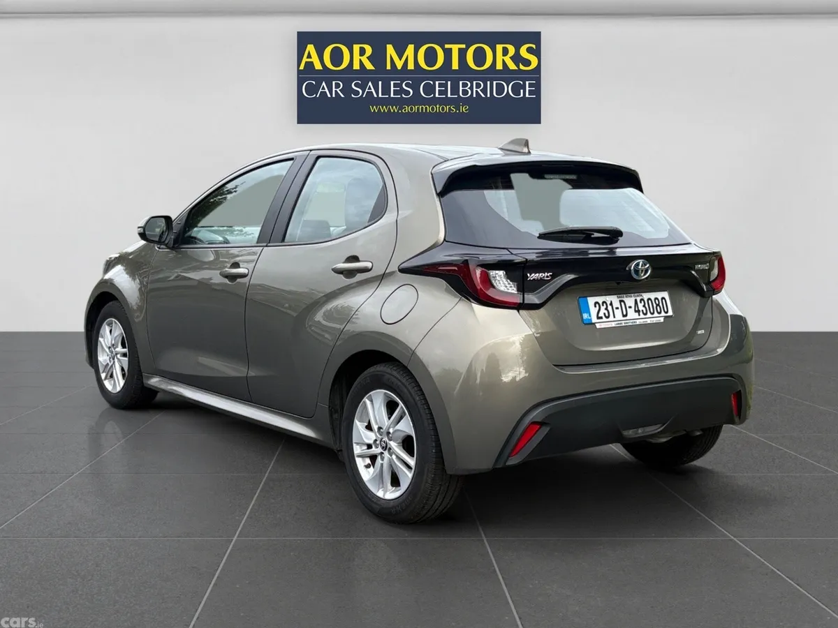 Toyota Yaris Hatchback, Petrol Hybrid, 2023, Green