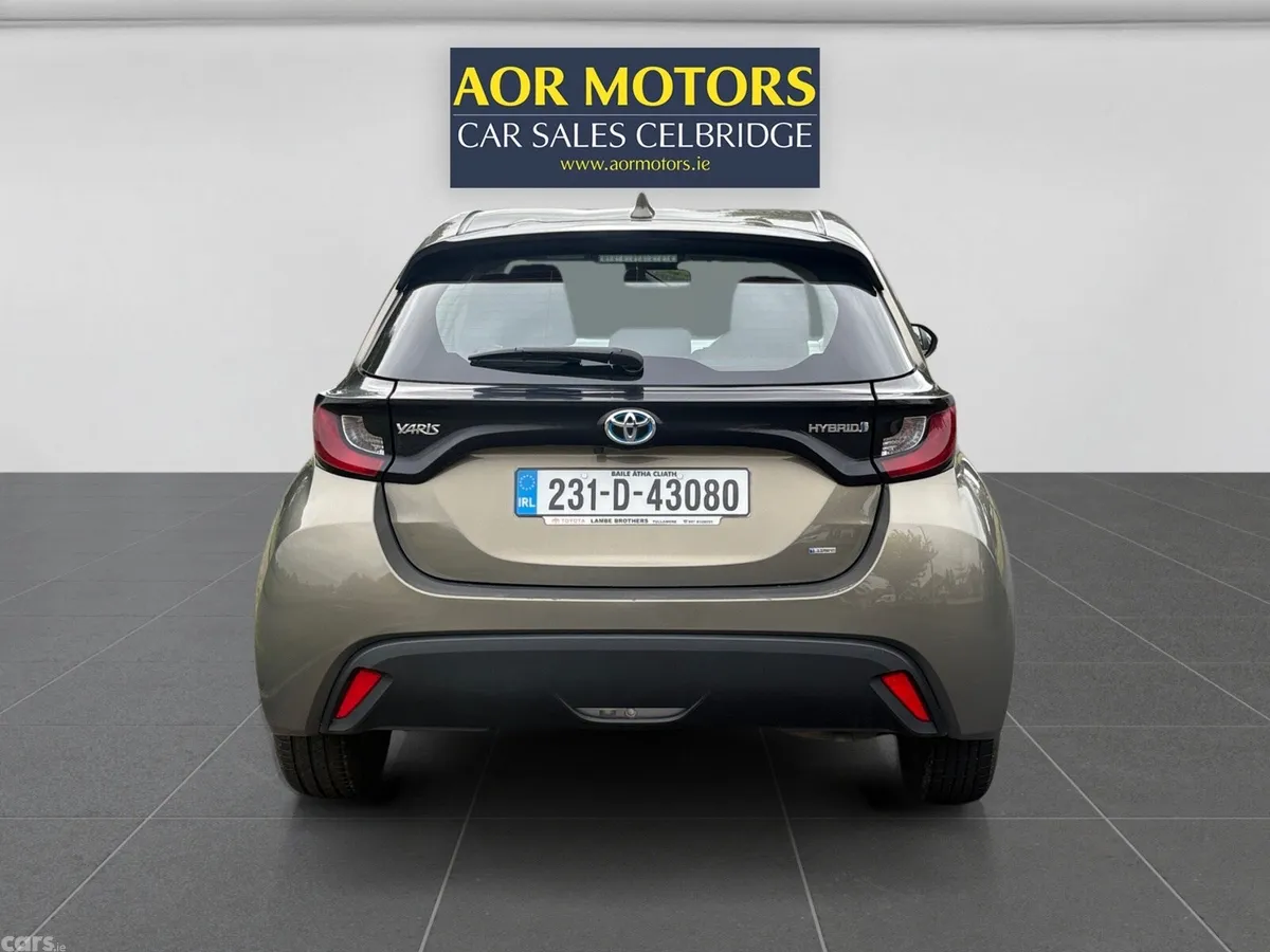 Toyota Yaris Hatchback, Petrol Hybrid, 2023, Green