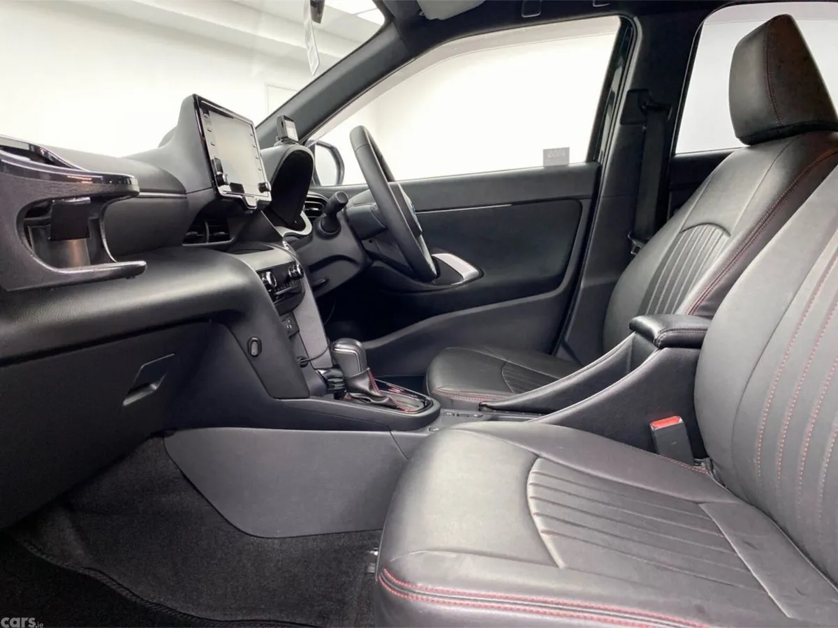 Toyota Yaris Cross SUV, Petrol Hybrid, 2023, Black