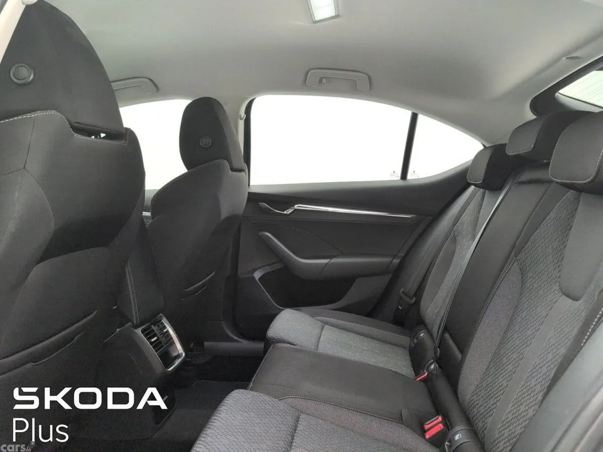 Skoda Octavia Saloon, Diesel, 2023, Blue