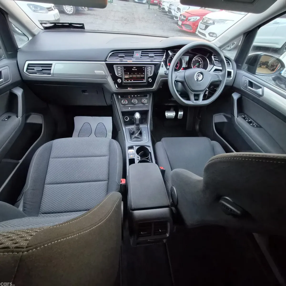Volkswagen Touran MPV, Petrol, 2016, Black