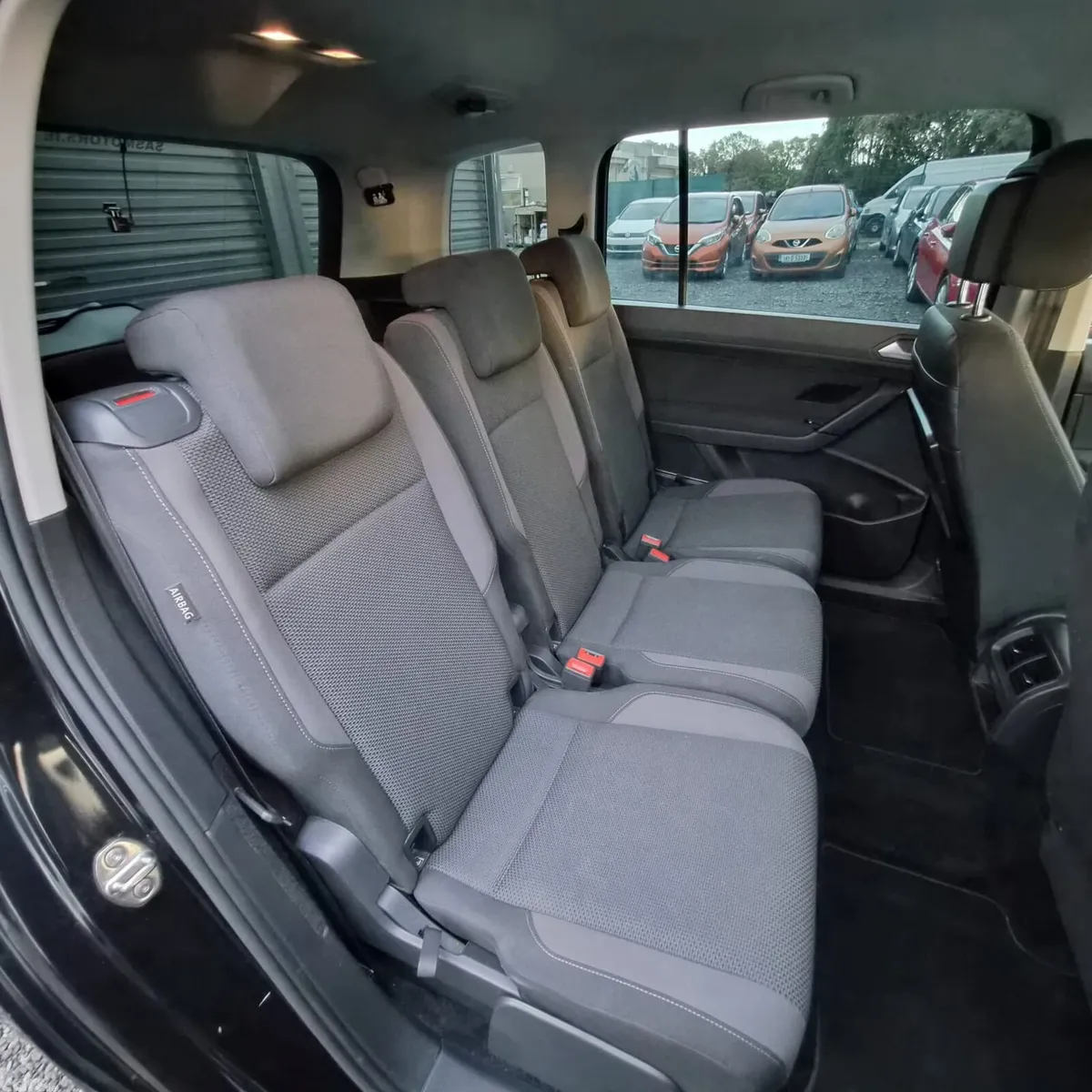 Volkswagen Touran MPV, Petrol, 2016, Black