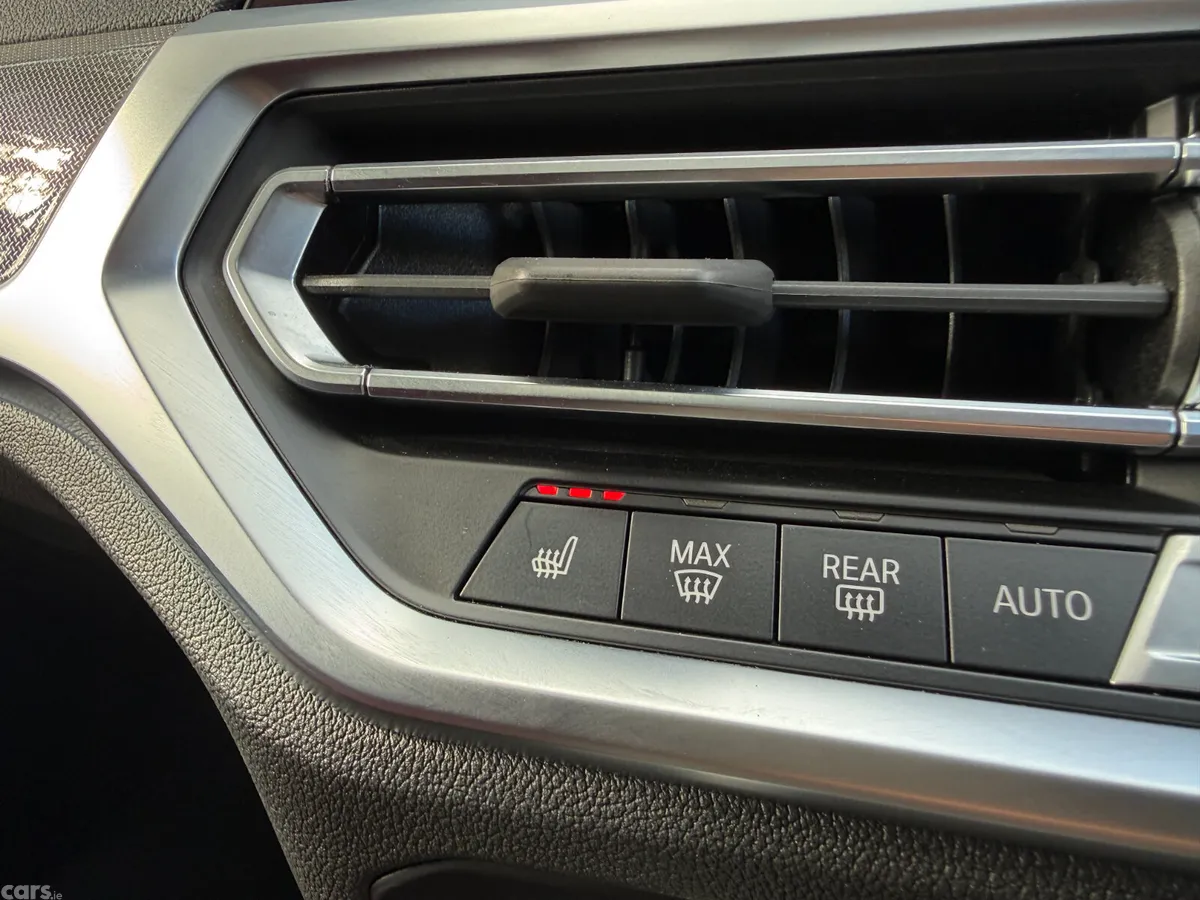BMW 3-Series Estate, Petrol Plug-in Hybrid, 2022, Blue