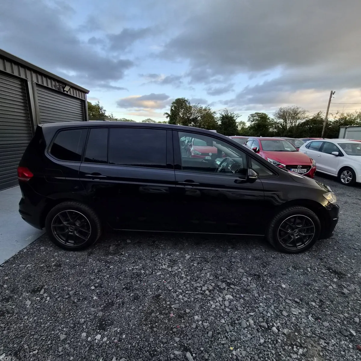 Volkswagen Touran MPV, Petrol, 2016, Black