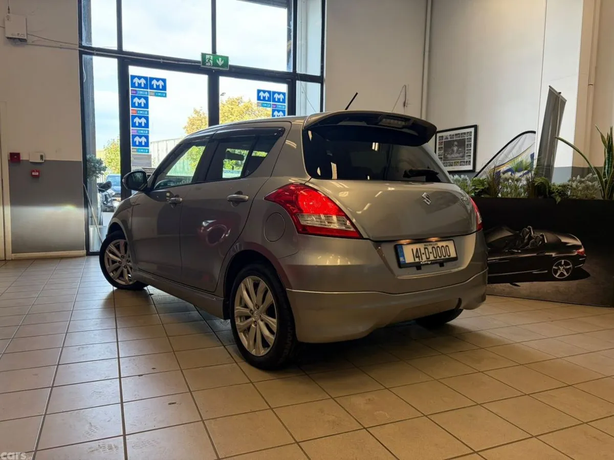 Suzuki Swift Hatchback, Petrol, 2014, Silver