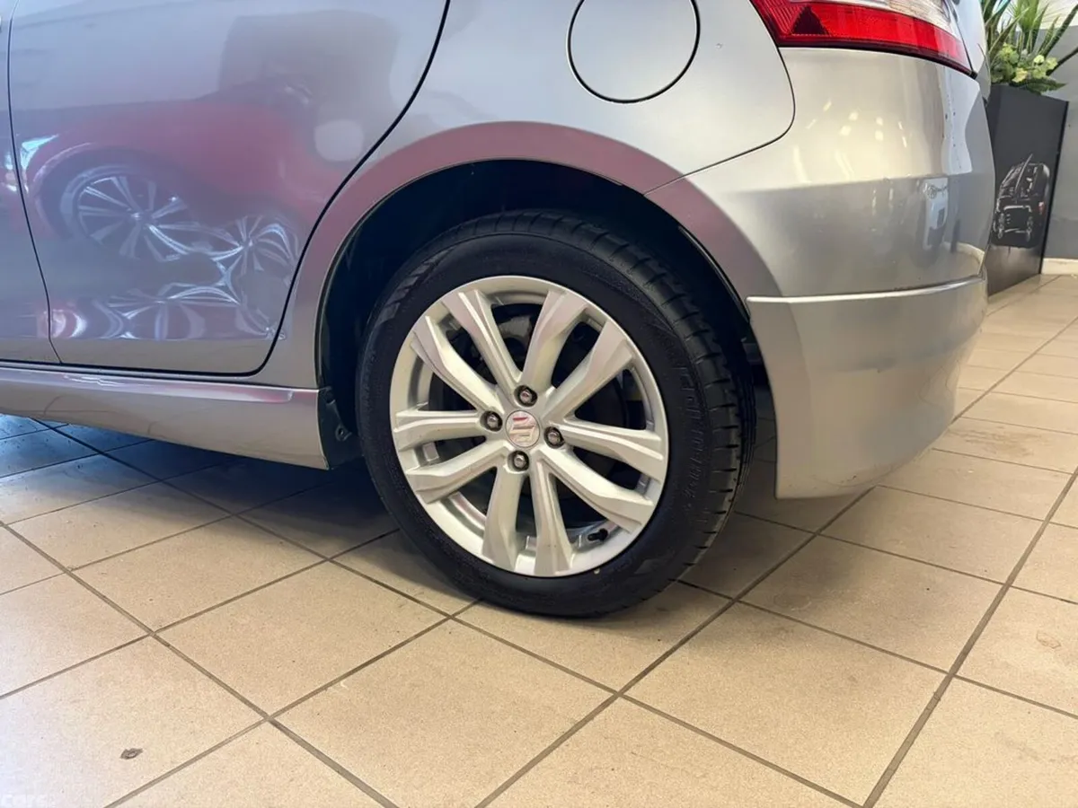 Suzuki Swift Hatchback, Petrol, 2014, Silver