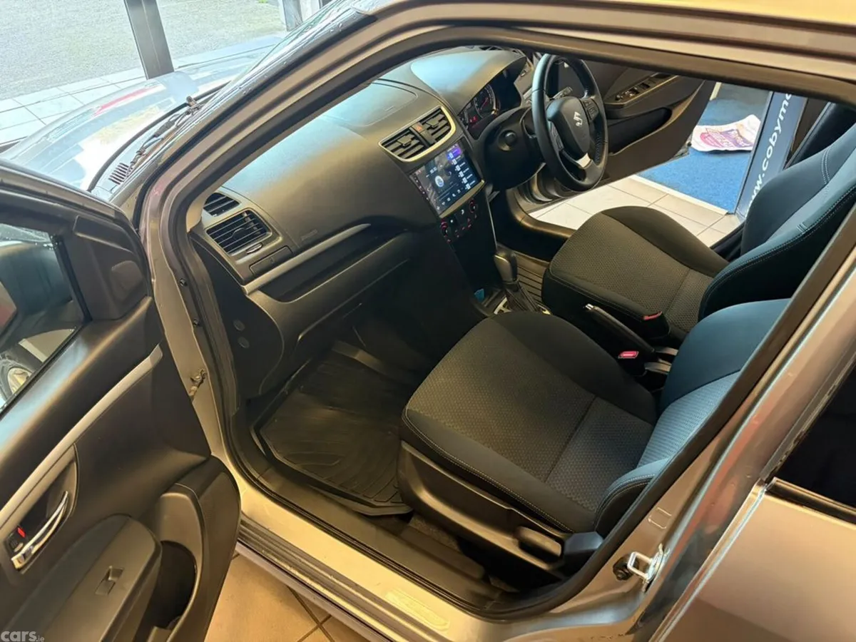 Suzuki Swift Hatchback, Petrol, 2014, Silver
