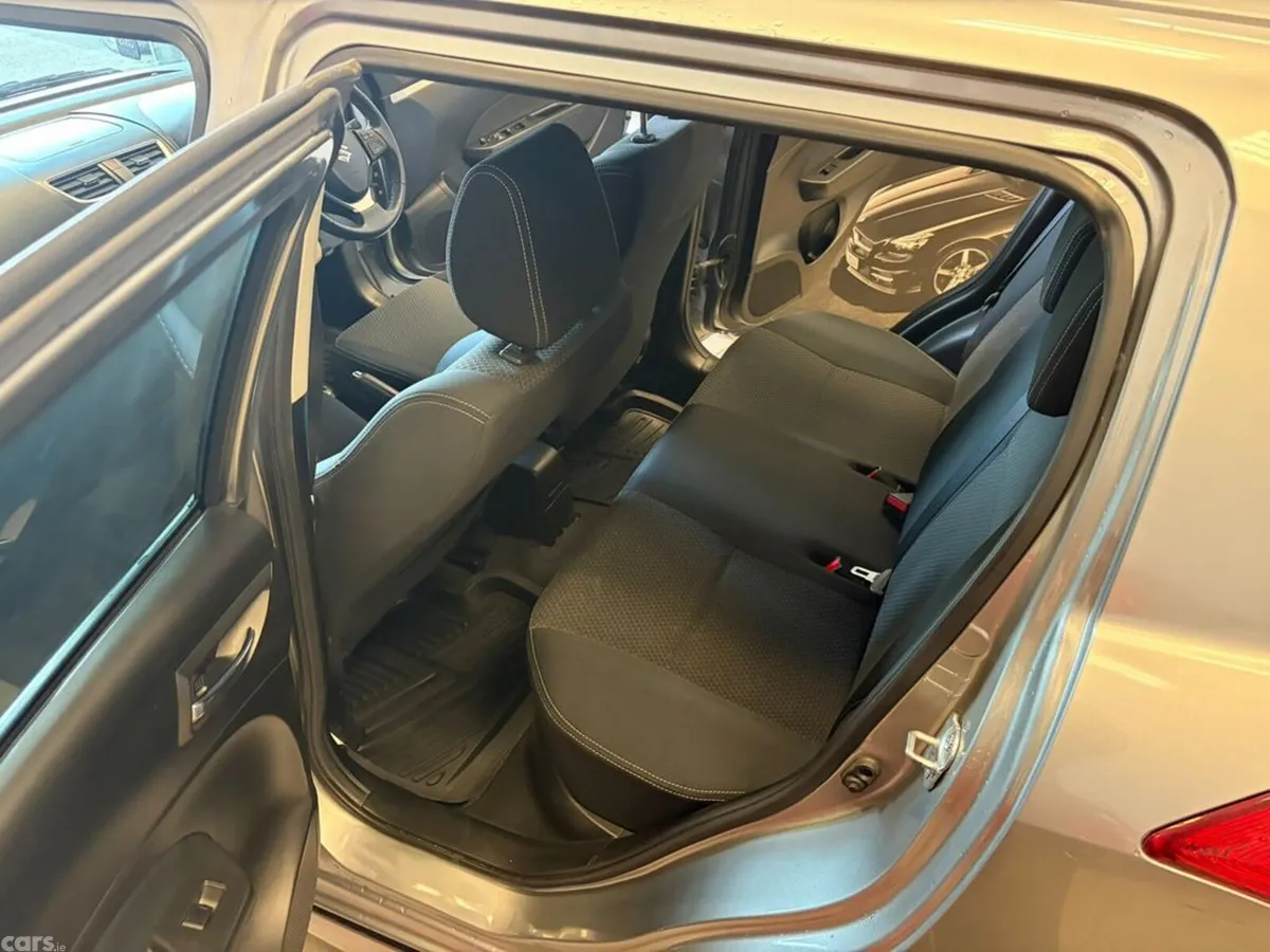 Suzuki Swift Hatchback, Petrol, 2014, Silver