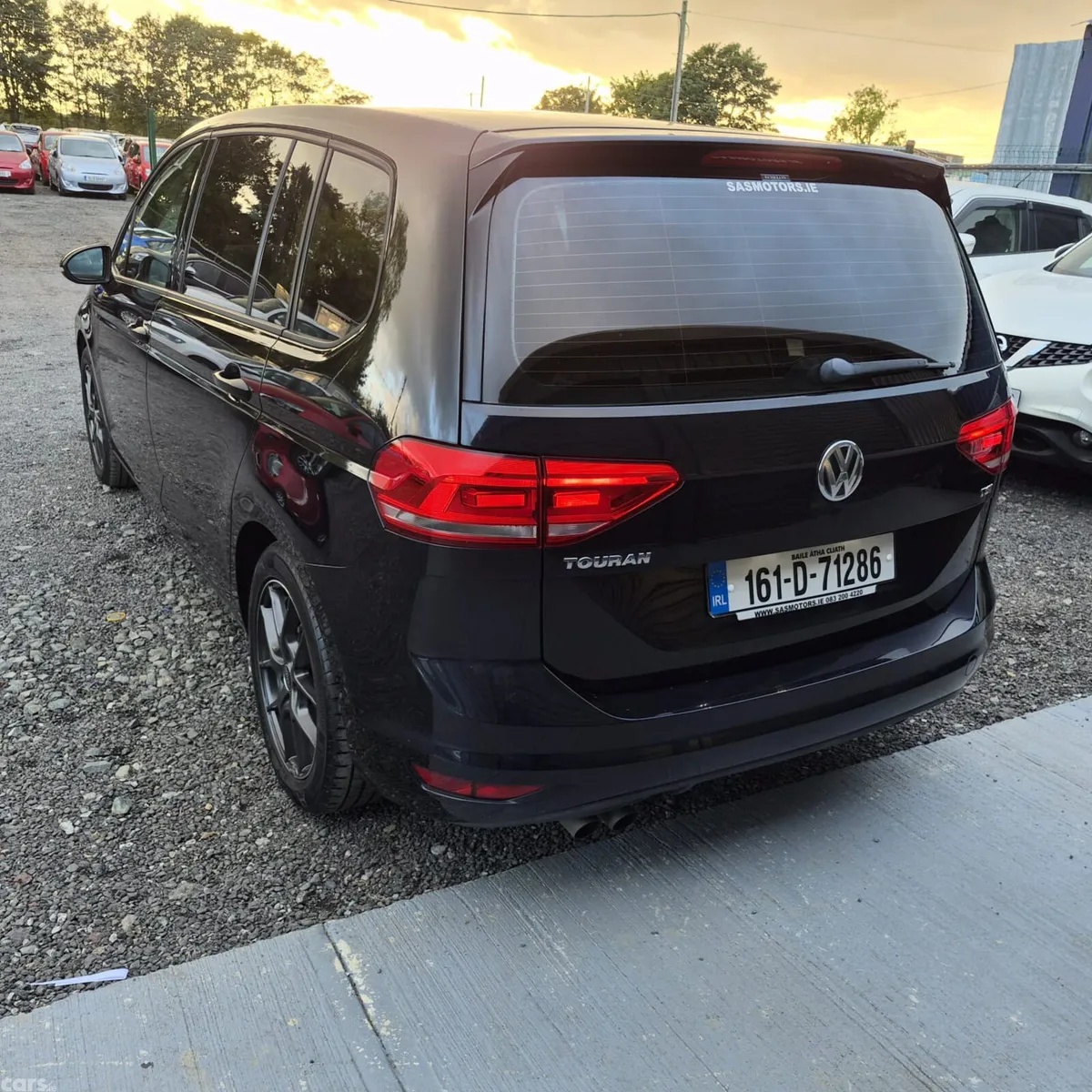 Volkswagen Touran MPV, Petrol, 2016, Black