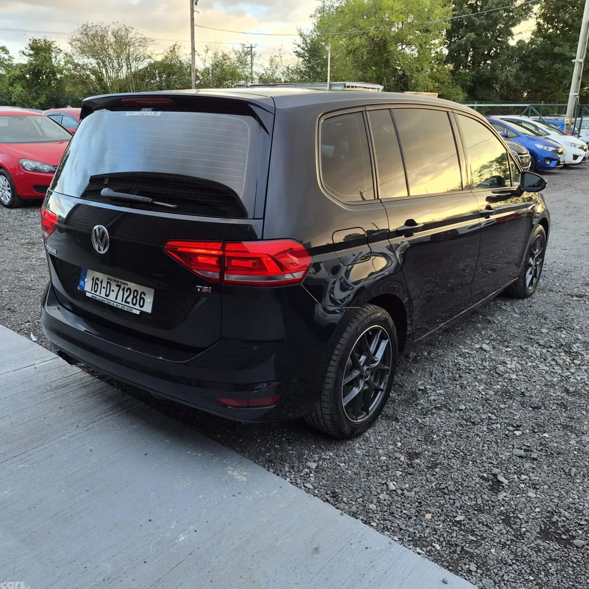 Volkswagen Touran MPV, Petrol, 2016, Black