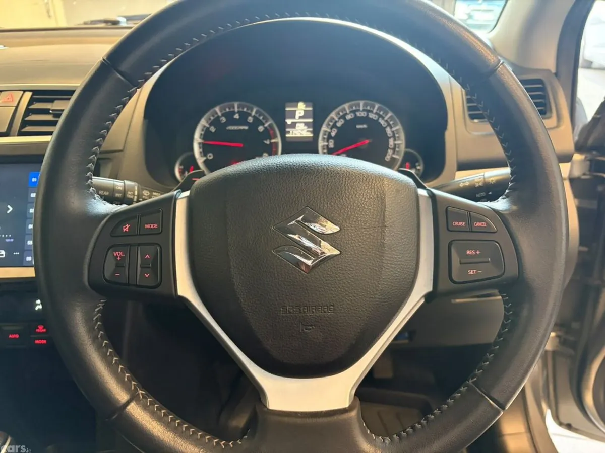 Suzuki Swift Hatchback, Petrol, 2014, Silver
