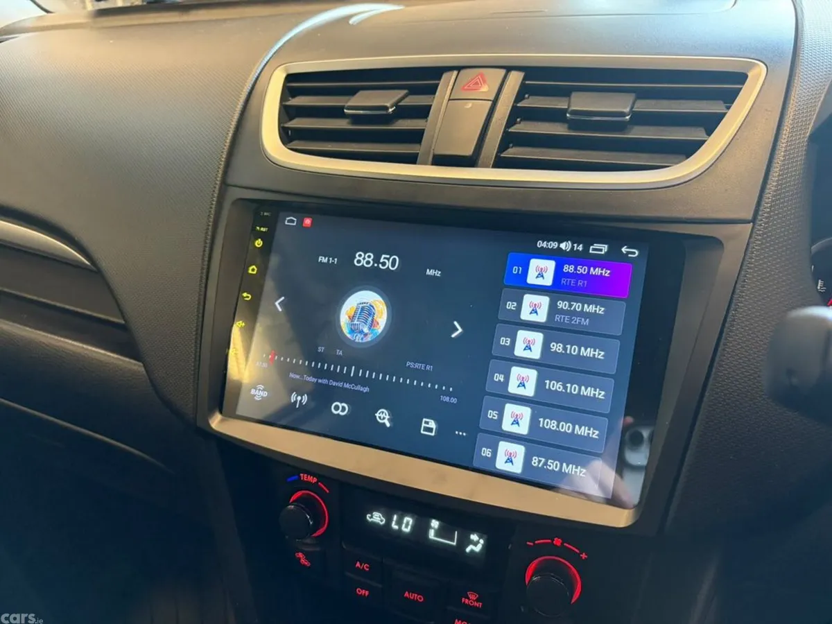 Suzuki Swift Hatchback, Petrol, 2014, Silver