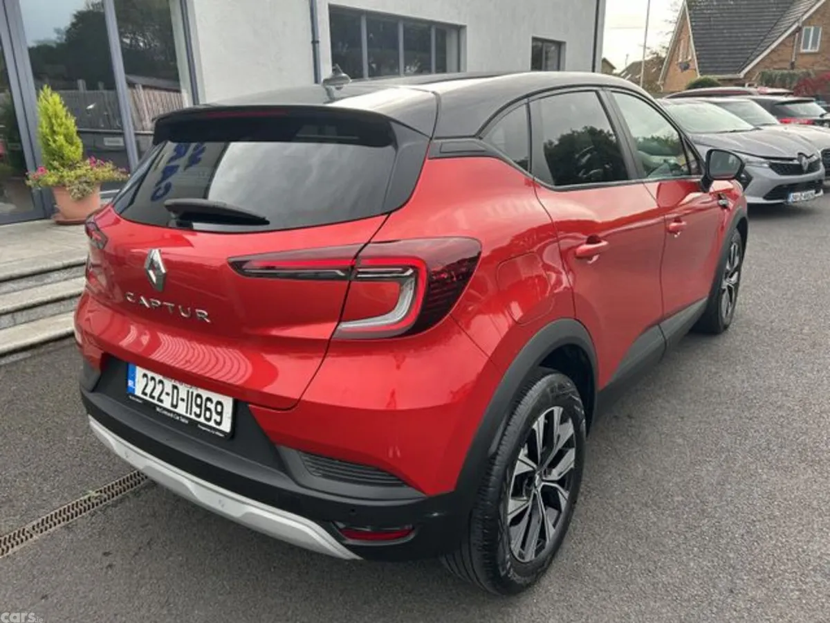 Renault Captur Hatchback, Petrol, 2022, Red