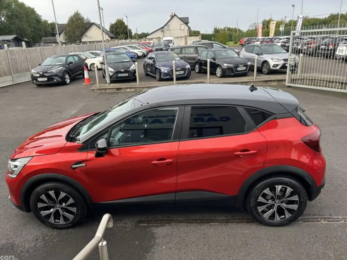 Renault Captur Hatchback, Petrol, 2022, Red