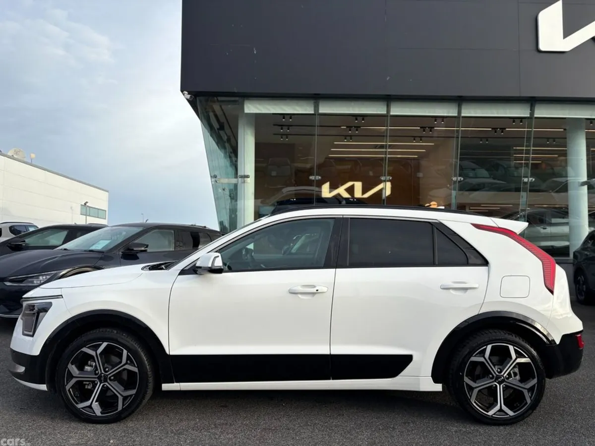 Kia Niro MPV, Petrol Plug-in Hybrid, 2026, White