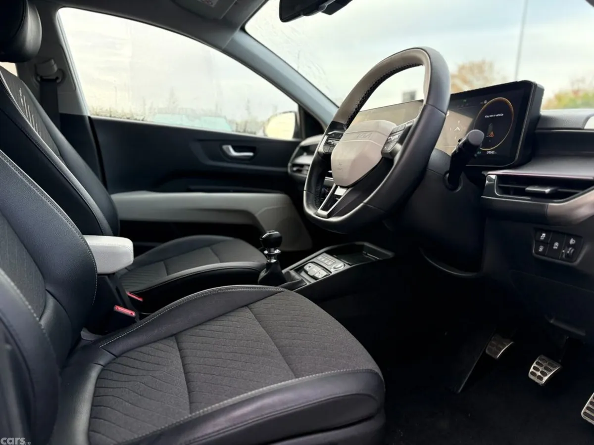 Kia Stonic Hatchback, Petrol Hybrid, 2026, White