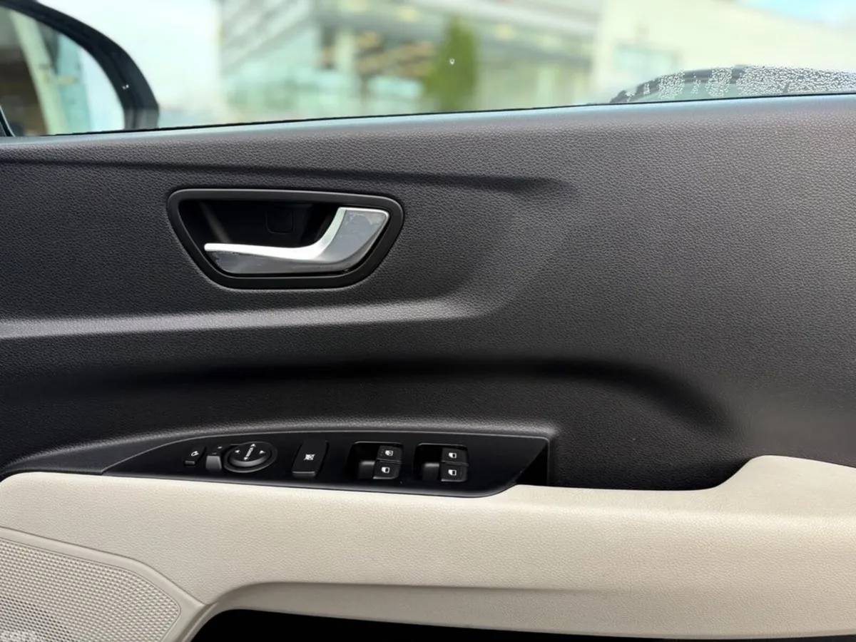 Kia Stonic Hatchback, Petrol Hybrid, 2026, White