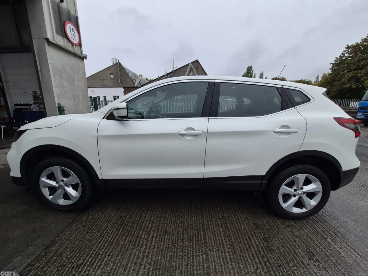 Nissan Qashqai SUV, Petrol, 2017, White