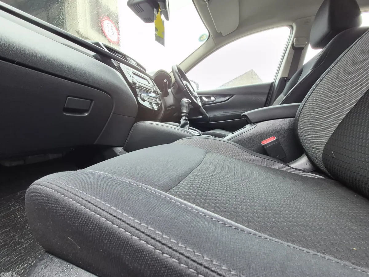 Nissan Qashqai SUV, Petrol, 2017, White