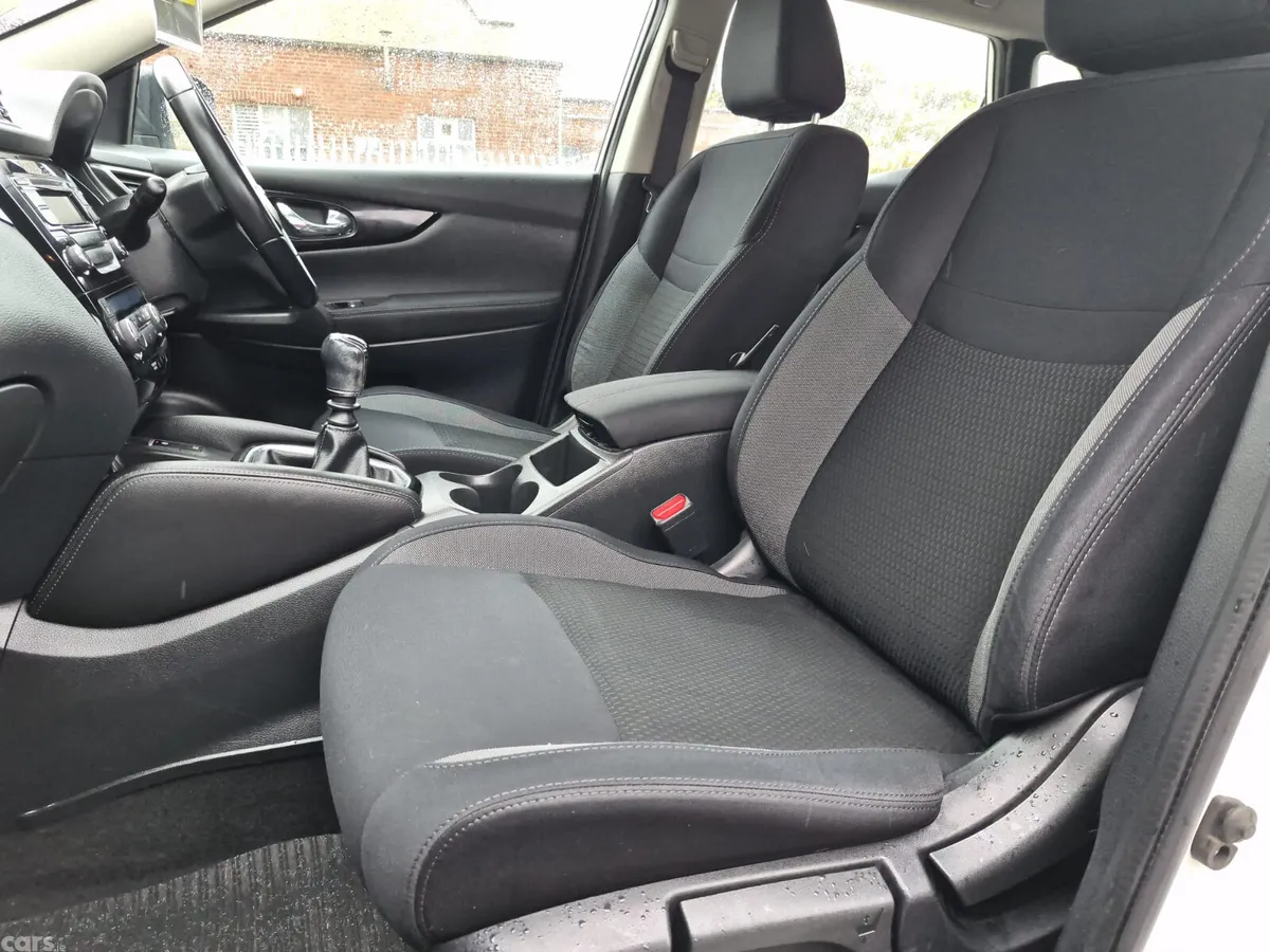 Nissan Qashqai SUV, Petrol, 2017, White