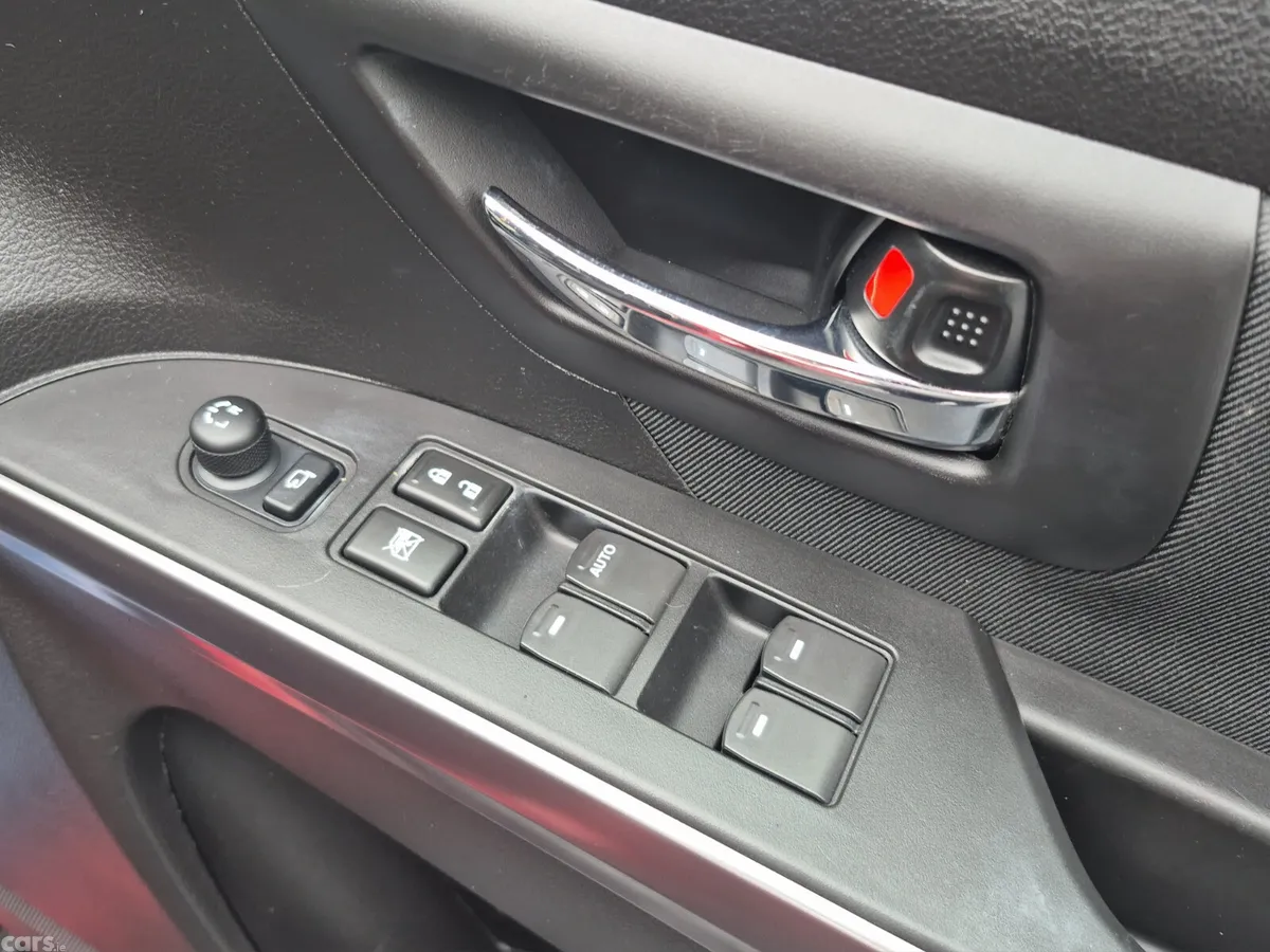 Suzuki SX4 S-Cross Hatchback, Petrol, 2023, Red