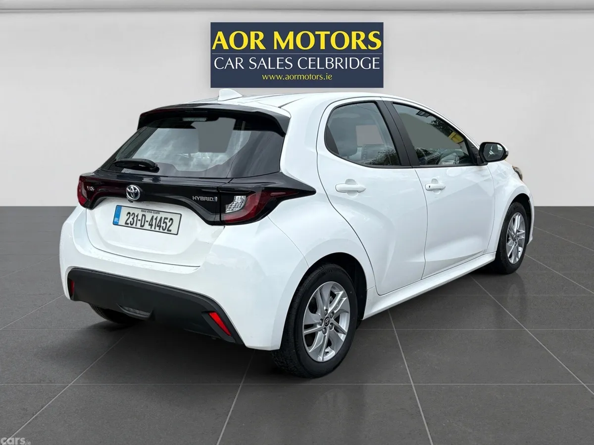 Toyota Yaris Hatchback, Petrol Hybrid, 2023, White