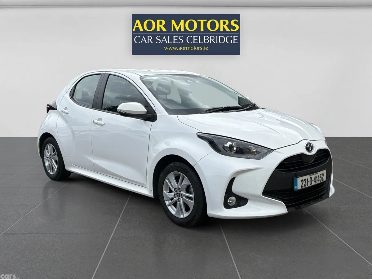 Toyota Yaris Hatchback, Petrol Hybrid, 2023, White