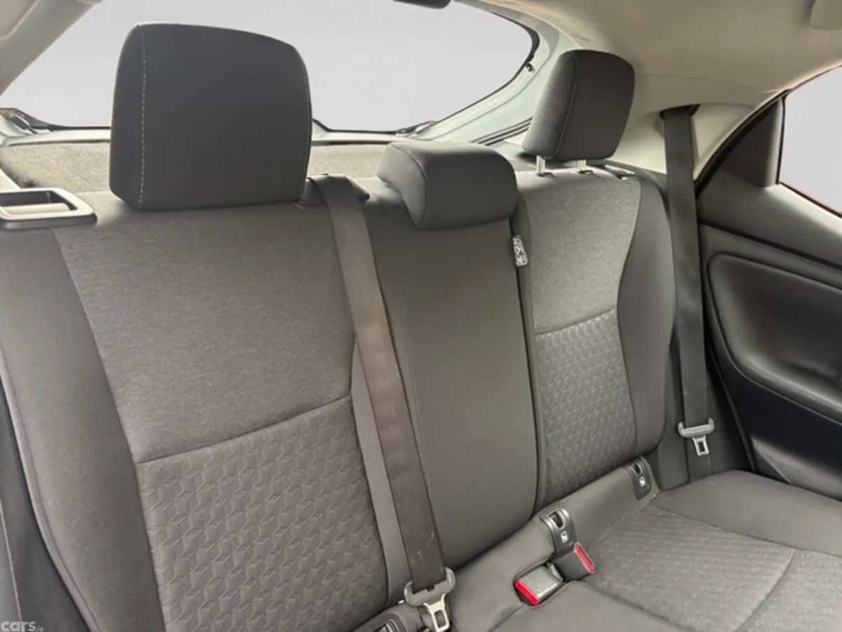 Toyota Yaris Hatchback, Petrol Hybrid, 2023, White
