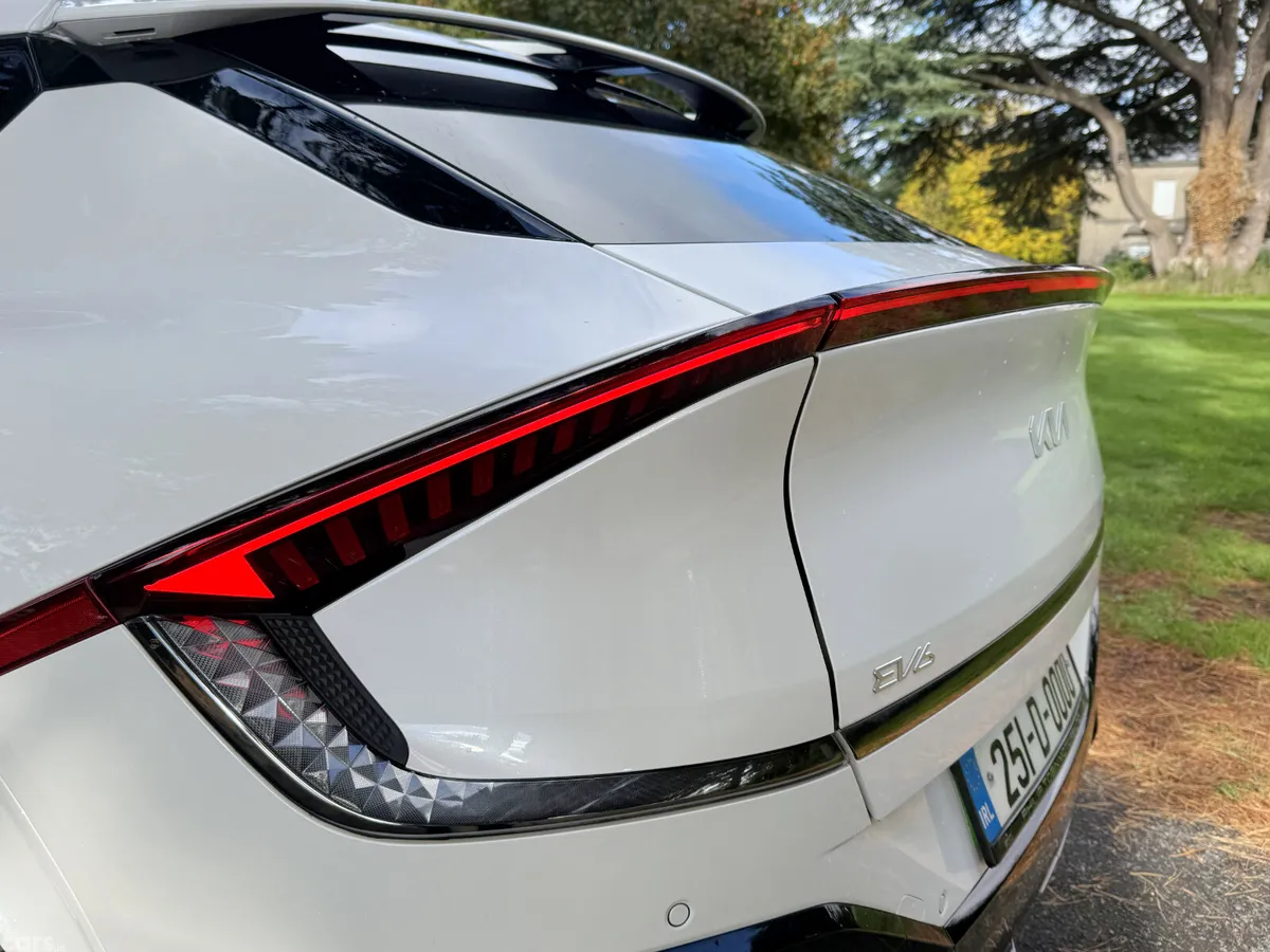 Kia EV6 Hatchback, Electric, 2025, White