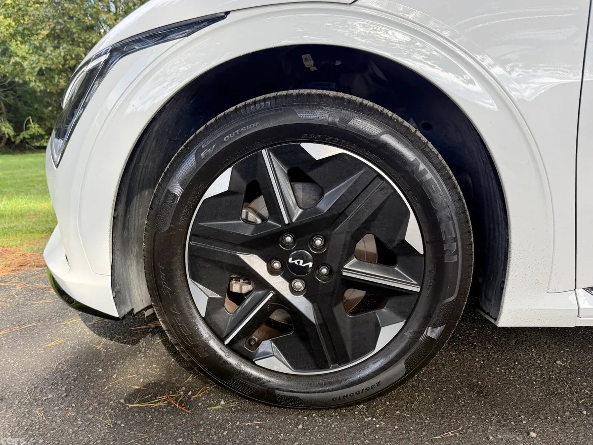 Kia EV6 Hatchback, Electric, 2025, White