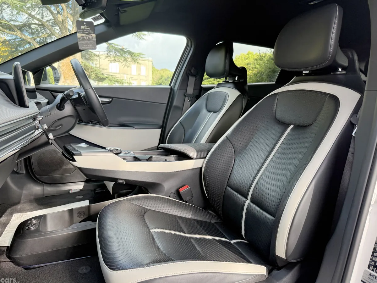 Kia EV6 Hatchback, Electric, 2025, White