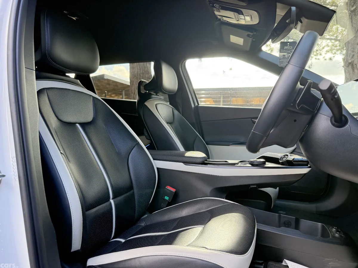 Kia EV6 Hatchback, Electric, 2025, White
