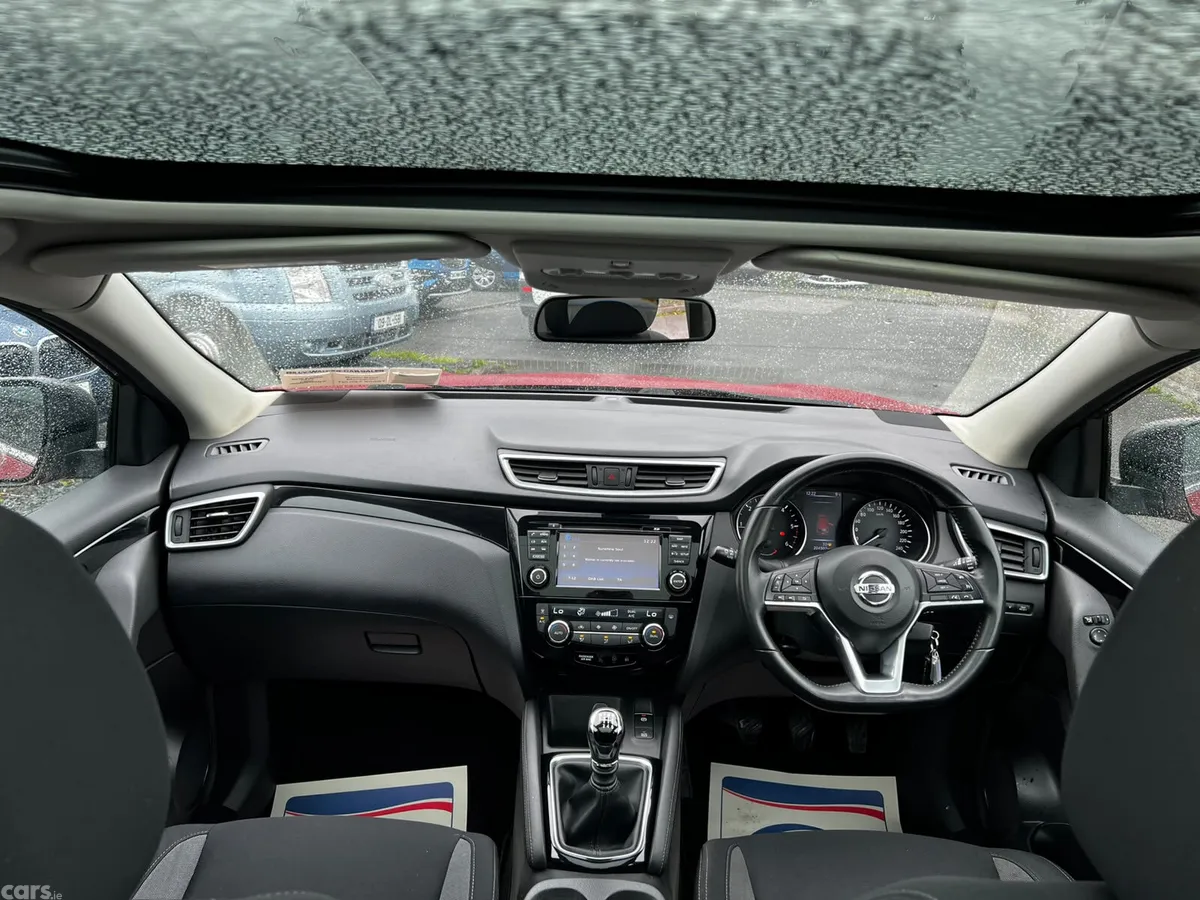 Nissan Qashqai MPV, Diesel, 2019, Red