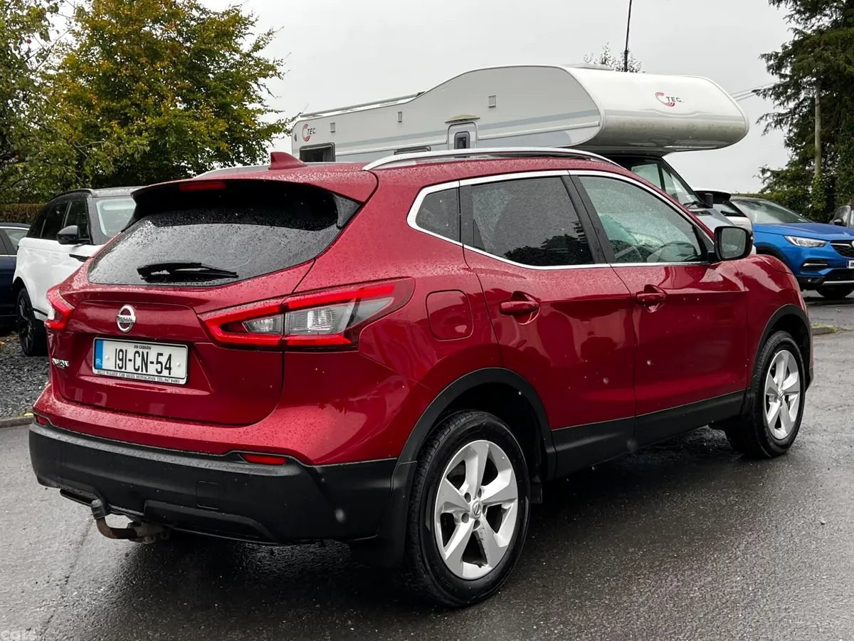 Nissan Qashqai MPV, Diesel, 2019, Red