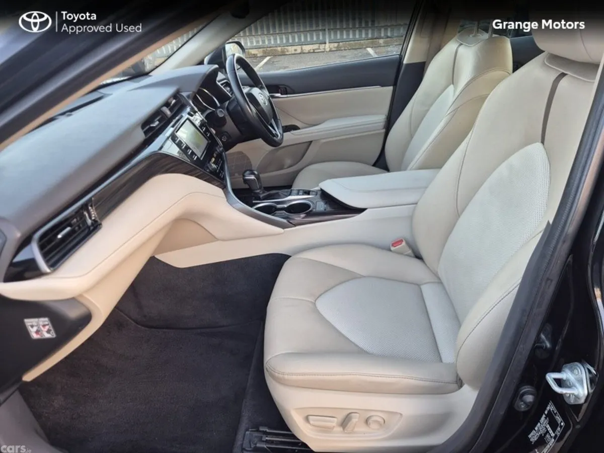 Toyota Camry Saloon, Petrol Hybrid, 2021, Black