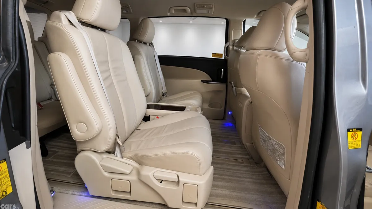 Toyota Estima MPV, Petrol Hybrid, 2012, Grey