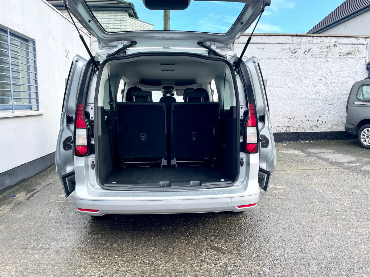 Volkswagen Caddy Maxi Life MPV, Diesel, 2023, Silver
