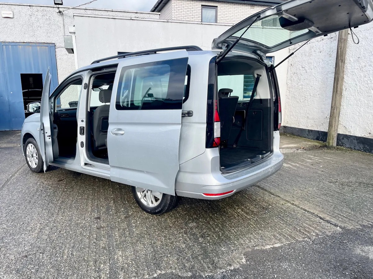 Volkswagen Caddy Maxi Life MPV, Diesel, 2023, Silver