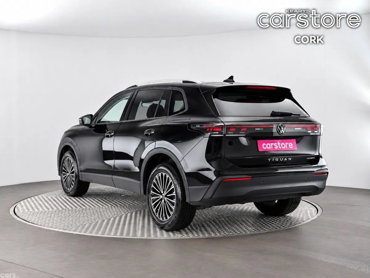 Volkswagen Tiguan SUV, Petrol Hybrid, 2024, Black